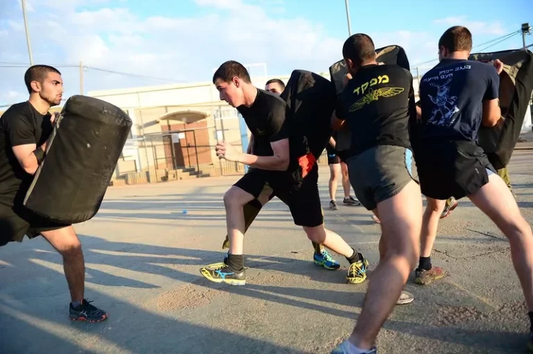 Best Martial Arts For Multiple Attackers (Top 4)