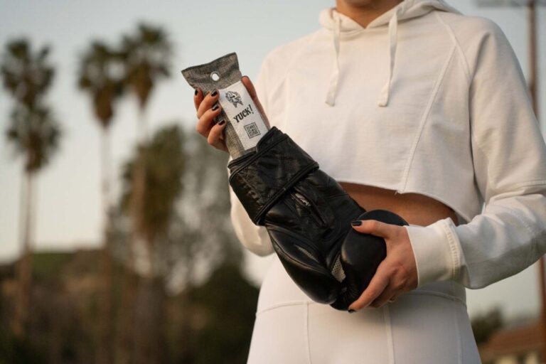 How to keep your boxing and MMA gloves from smelling (Top 6)
